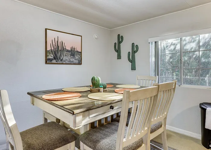 Holiday home Updated Escape W/ Game 1 Block To River! Bullhead City