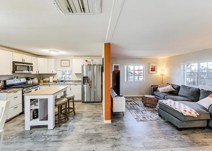 Holiday home Updated Escape W/ Game 1 Block To River! Bullhead City